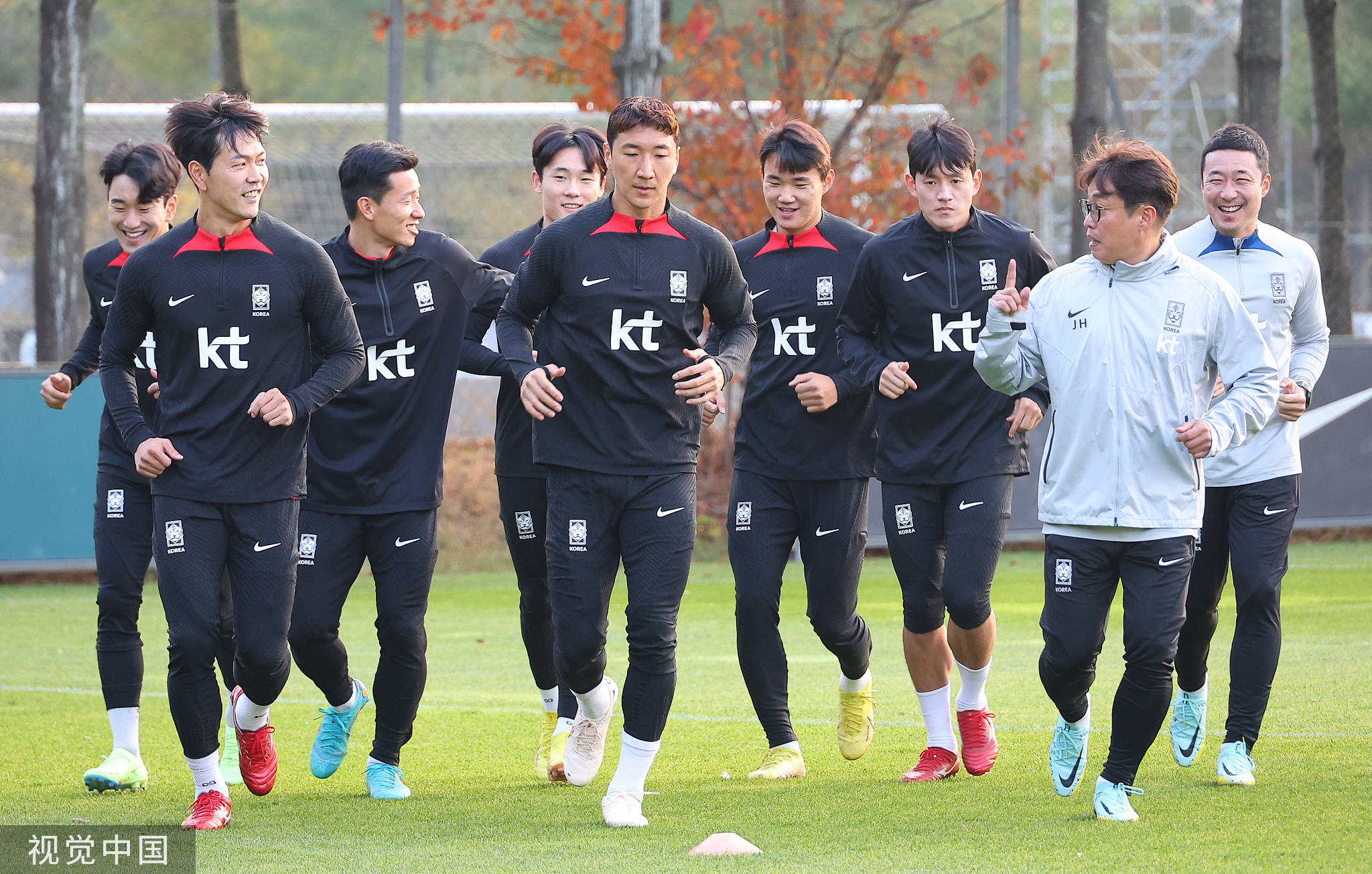 包含韩国女足队友团结一心，开启备战模式！的词条