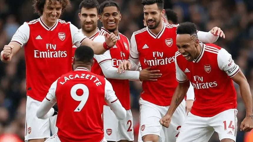 包含散发着强烈战意的球队纷纷闯入决赛，一触即发的较量令人期待！的词条