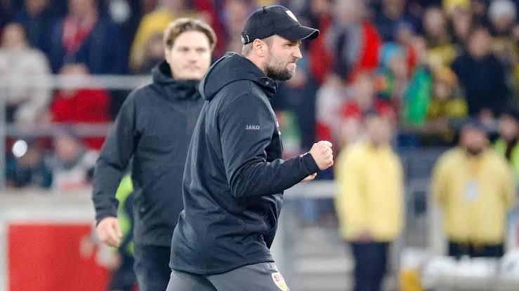 包含斯图加特队连续不胜，主教练遭遇质疑的词条