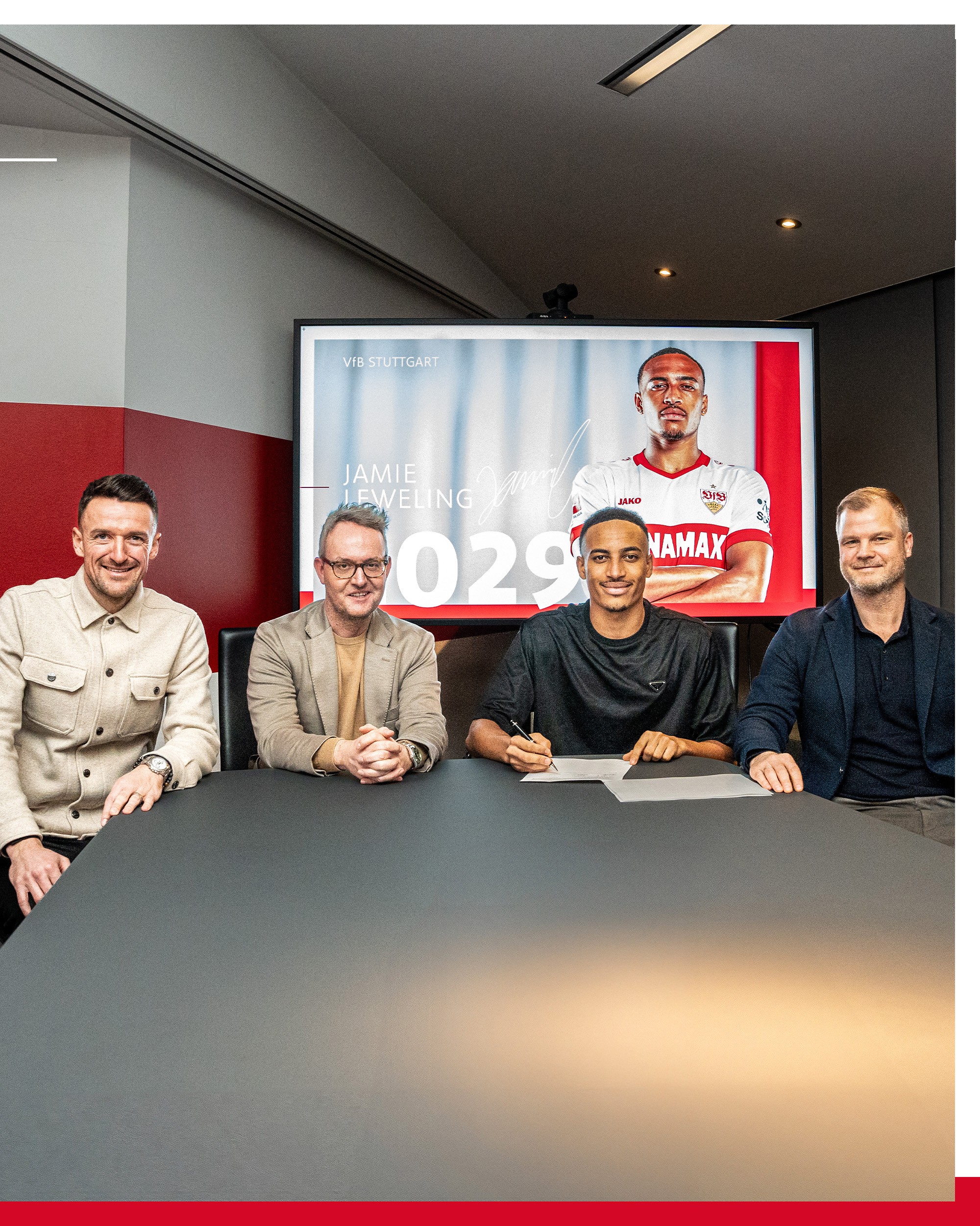 包含斯图加特队连续不胜，主教练遭遇质疑的词条