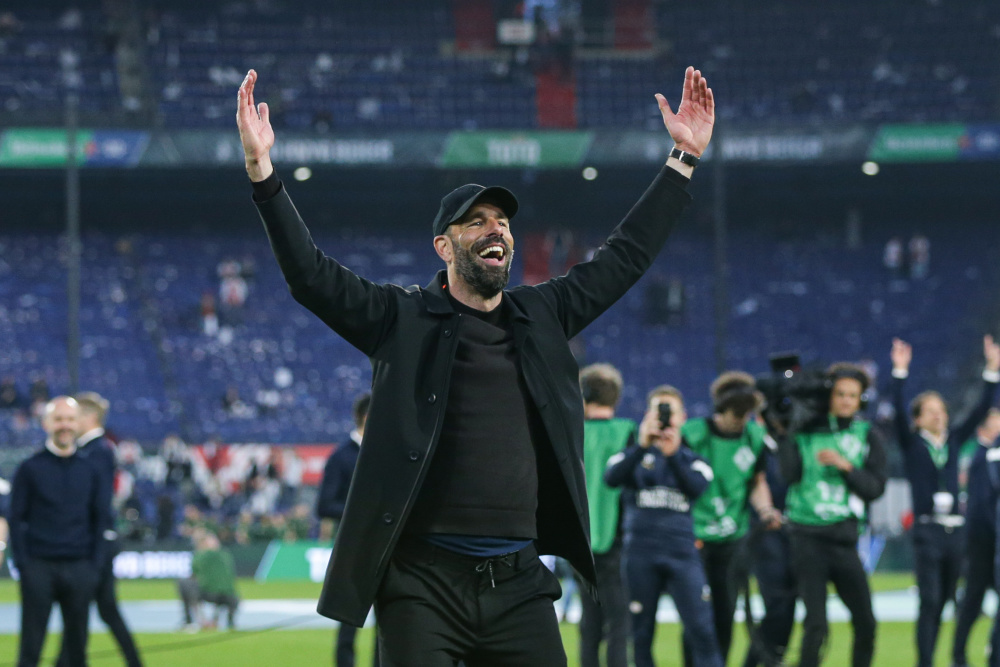 荷兰体育选手在足球比赛中获得胜利