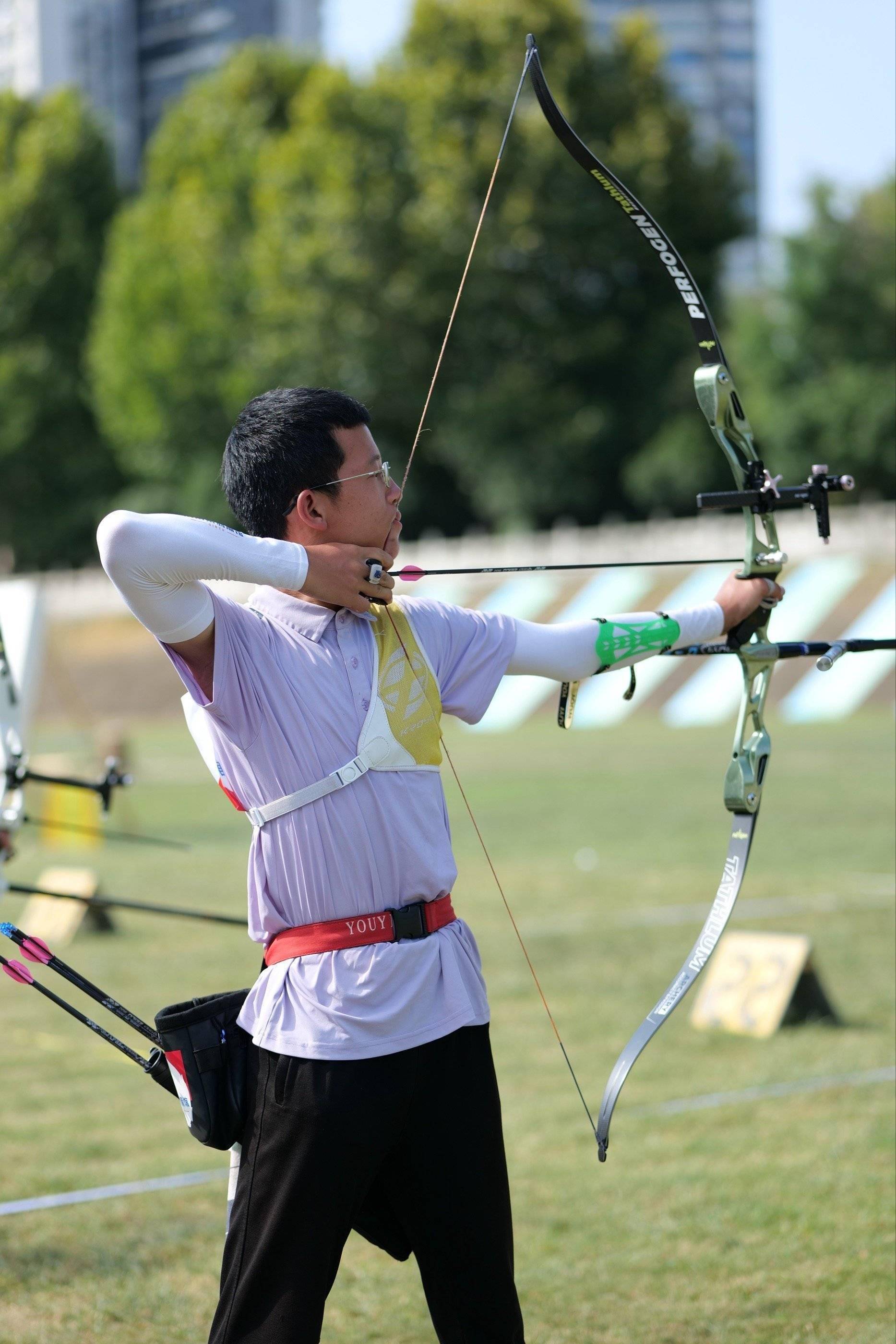 射箭决赛选手稳扎稳打夺得胜利