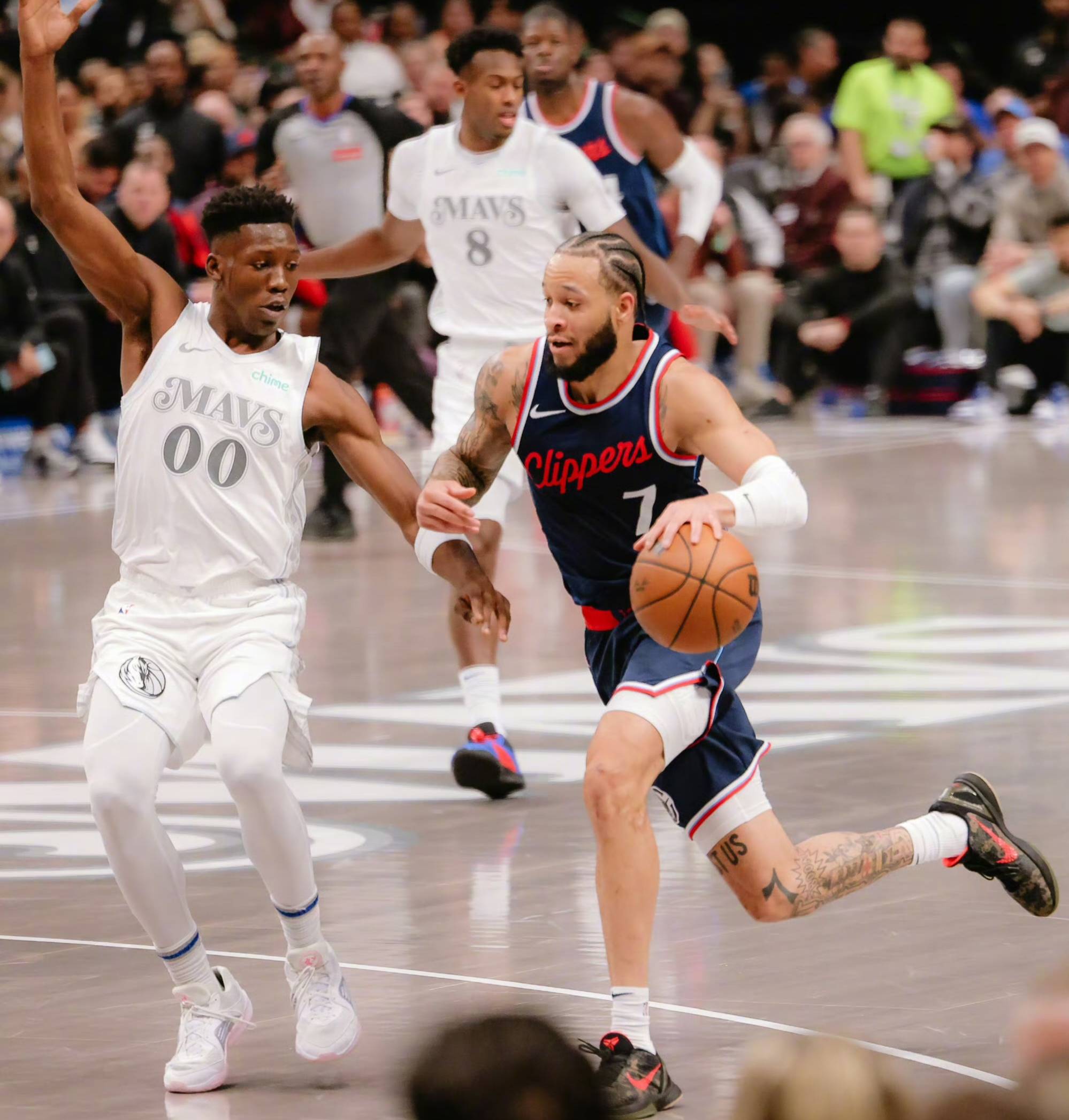 爱游戏网页版登录入口-瑞恩队在客场比赛中表现抢眼，取得胜利