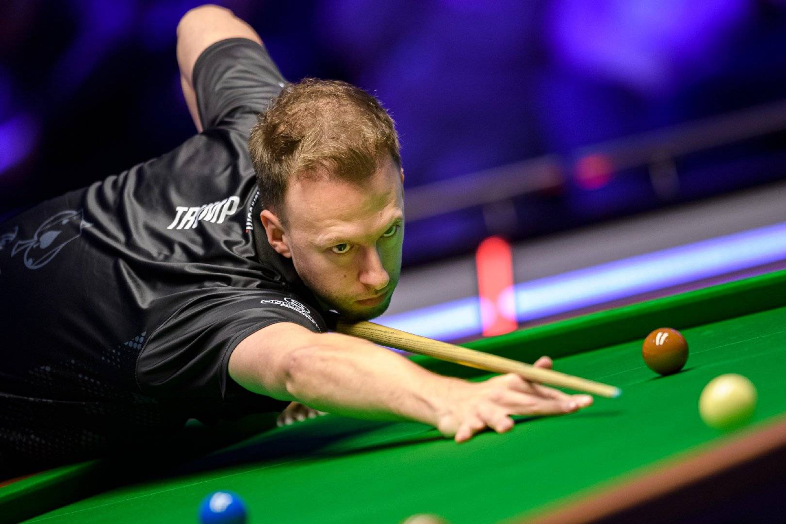 瑞恩队在客场比赛中表现抢眼，取得胜利