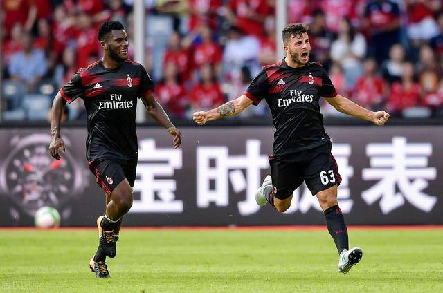 AC米兰客场击败卡利亚里，保住前四席位