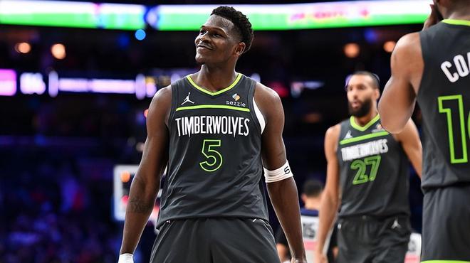 森林狼队主场击败马刺队，赞助商云集支持