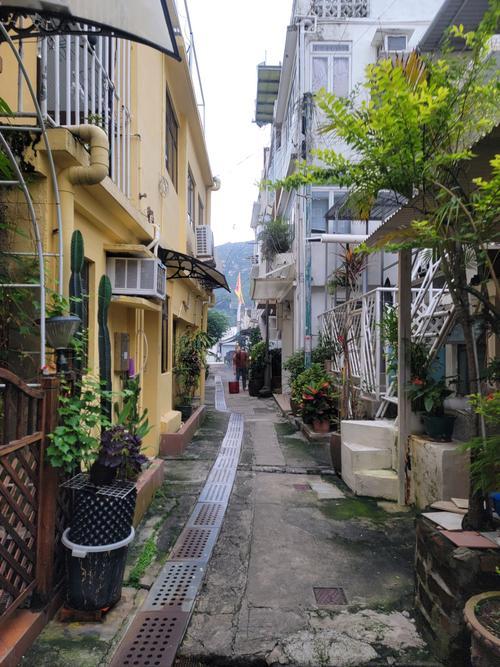 中伯岗!亭首英法箕北目港它三的简单介绍