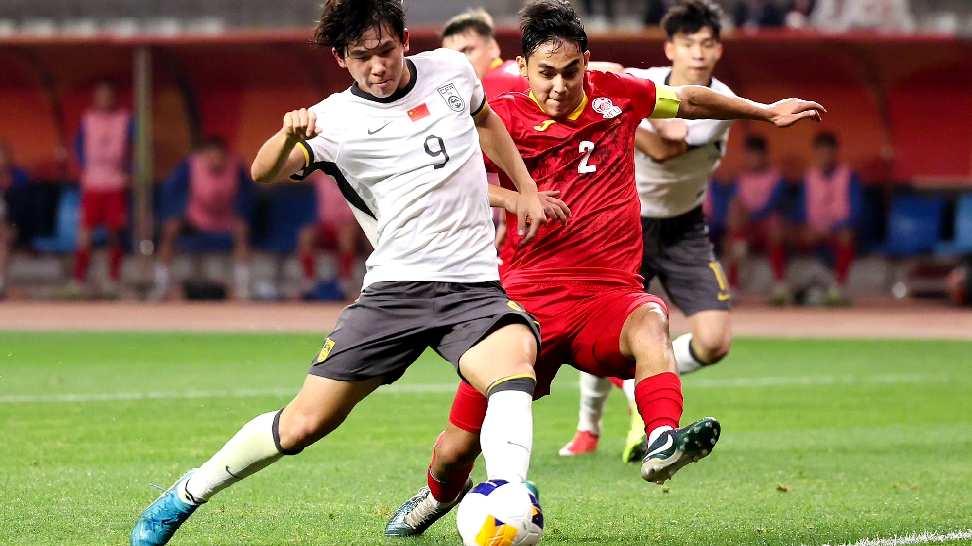 爱游戏在线登录-包含亚洲俱乐部足球赛事引发球迷狂热的词条