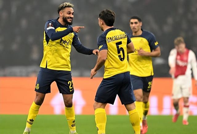 包含阿贾克斯远征多特蒙德，点球战晋级四强的词条