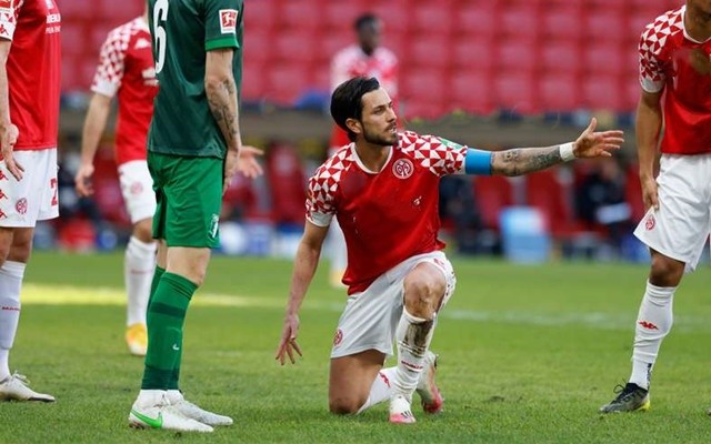 沙尔克主场不慎失利,积分减少 沙尔克主场不慎失利,积分减少