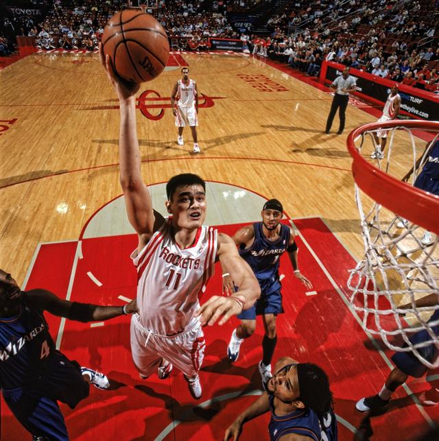 爱游戏登录入口-火箭双塔携手突破，逆袭夺取胜利