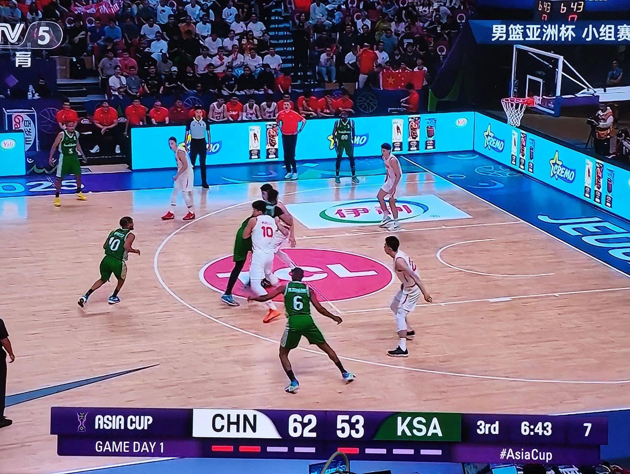 深圳男篮客场取得关键胜利,士气高涨 深圳男篮客场取得关键胜利,士气高涨