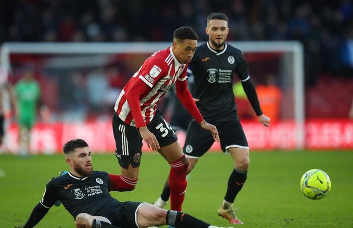 斯旺西城主场大胜谢菲联，稳固积分榜位置