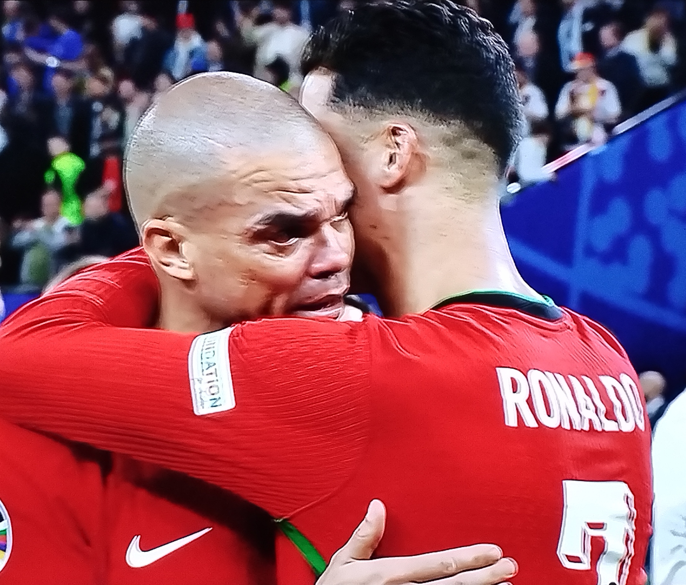 爱游戏app-一场悬念的欧洲足球比赛赢得球迷热议的简单介绍