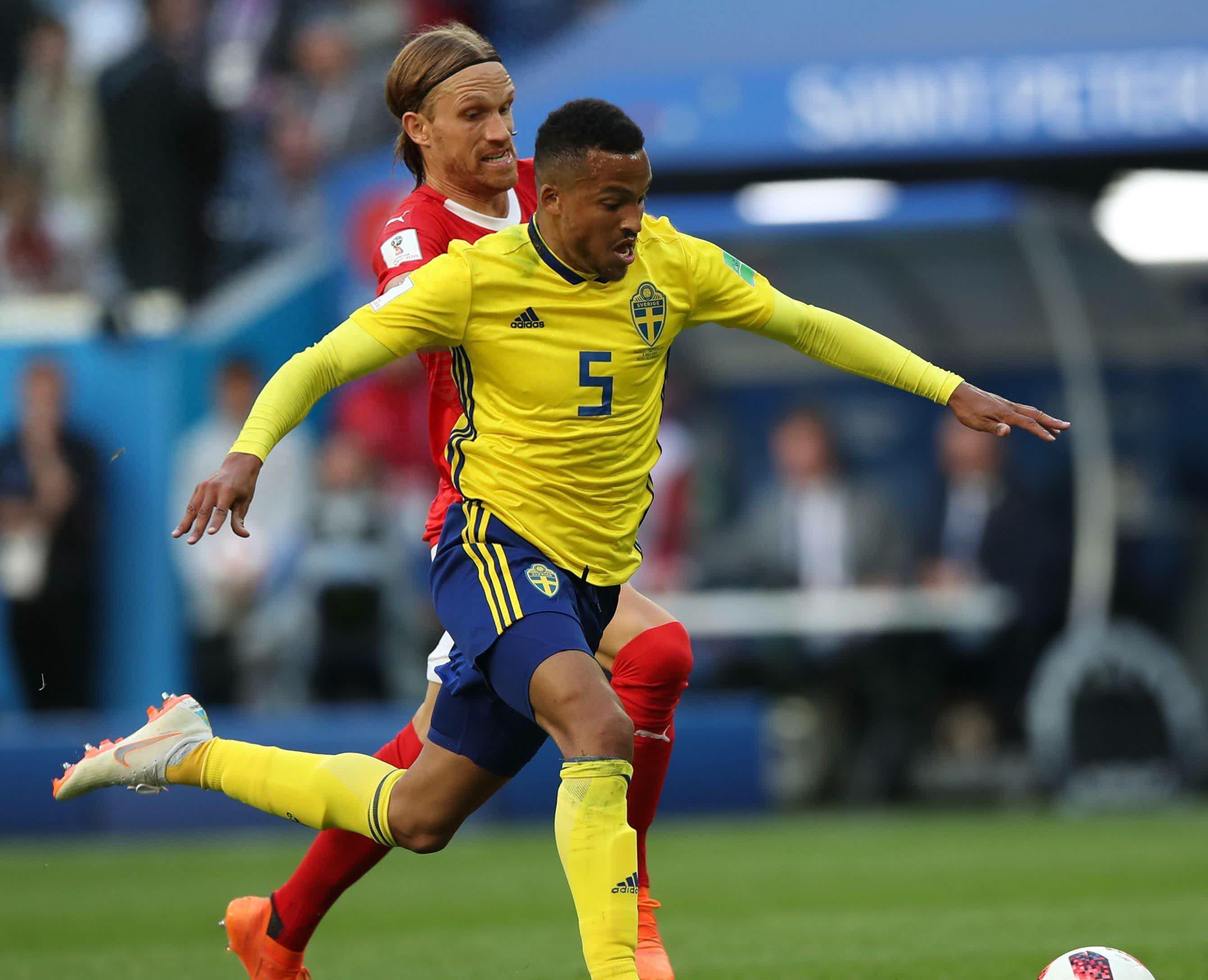 包含瑞士队在欧预赛中表现抢眼，一路领先的词条