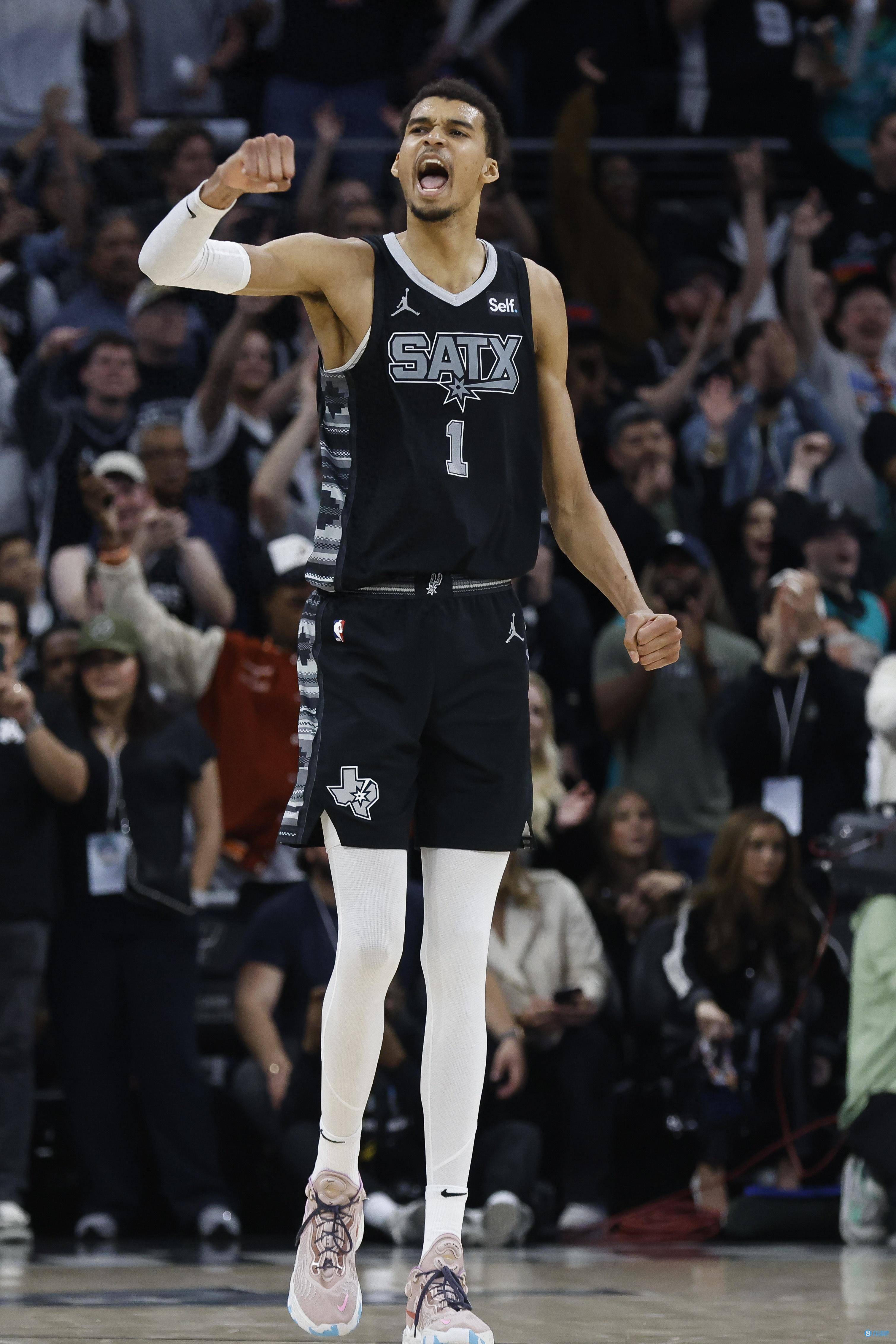 马刺队冲击稳扎稳打，主帅调整战术