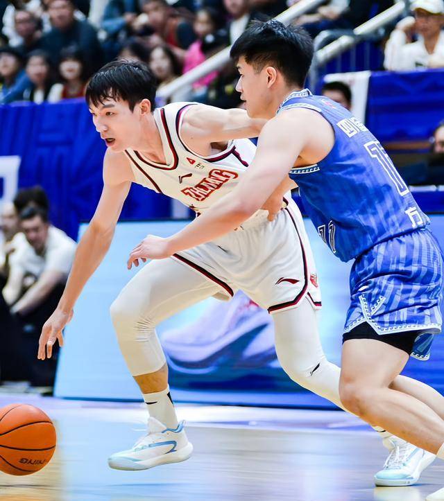 爱游戏app-篮球联赛最新进展：浙江男篮逐渐发力崭露头角的简单介绍