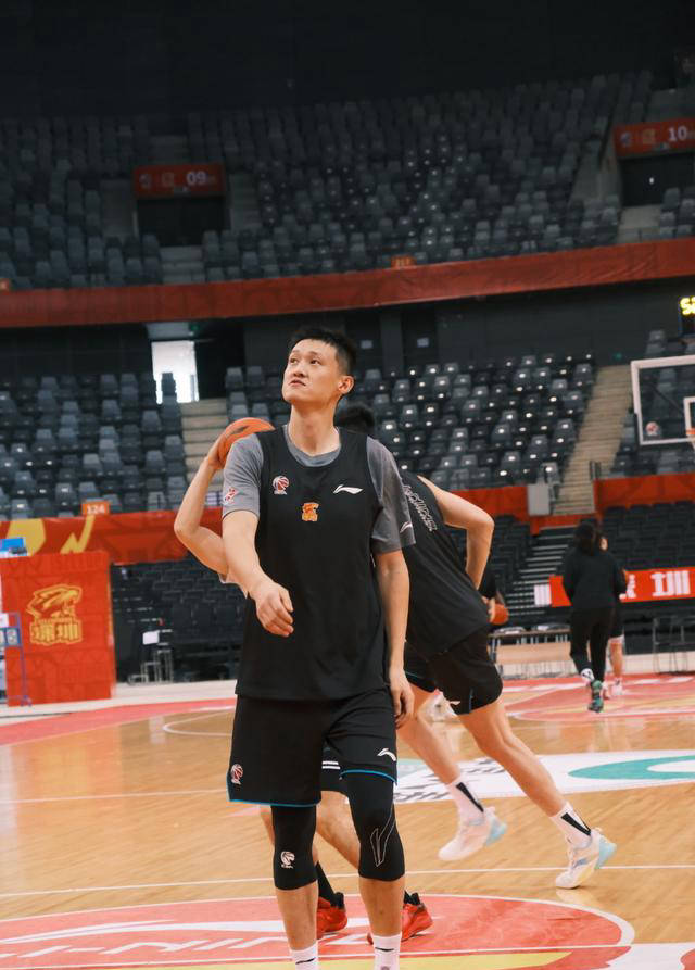 篮球联赛最新进展：浙江男篮逐渐发力崭露头角的简单介绍