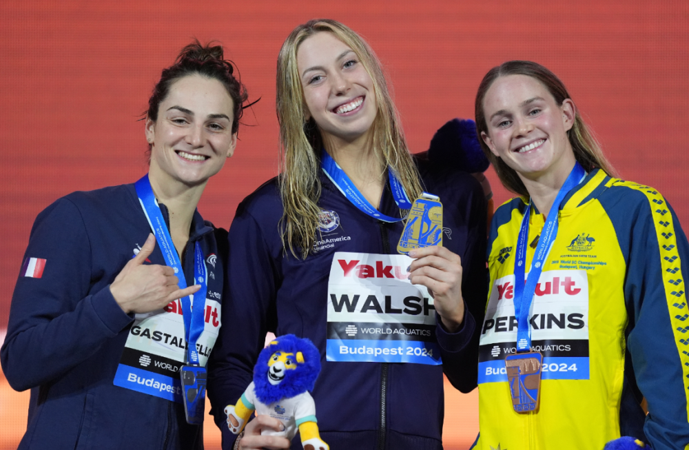 西班牙游泳选手展现实力，夺得桂冠