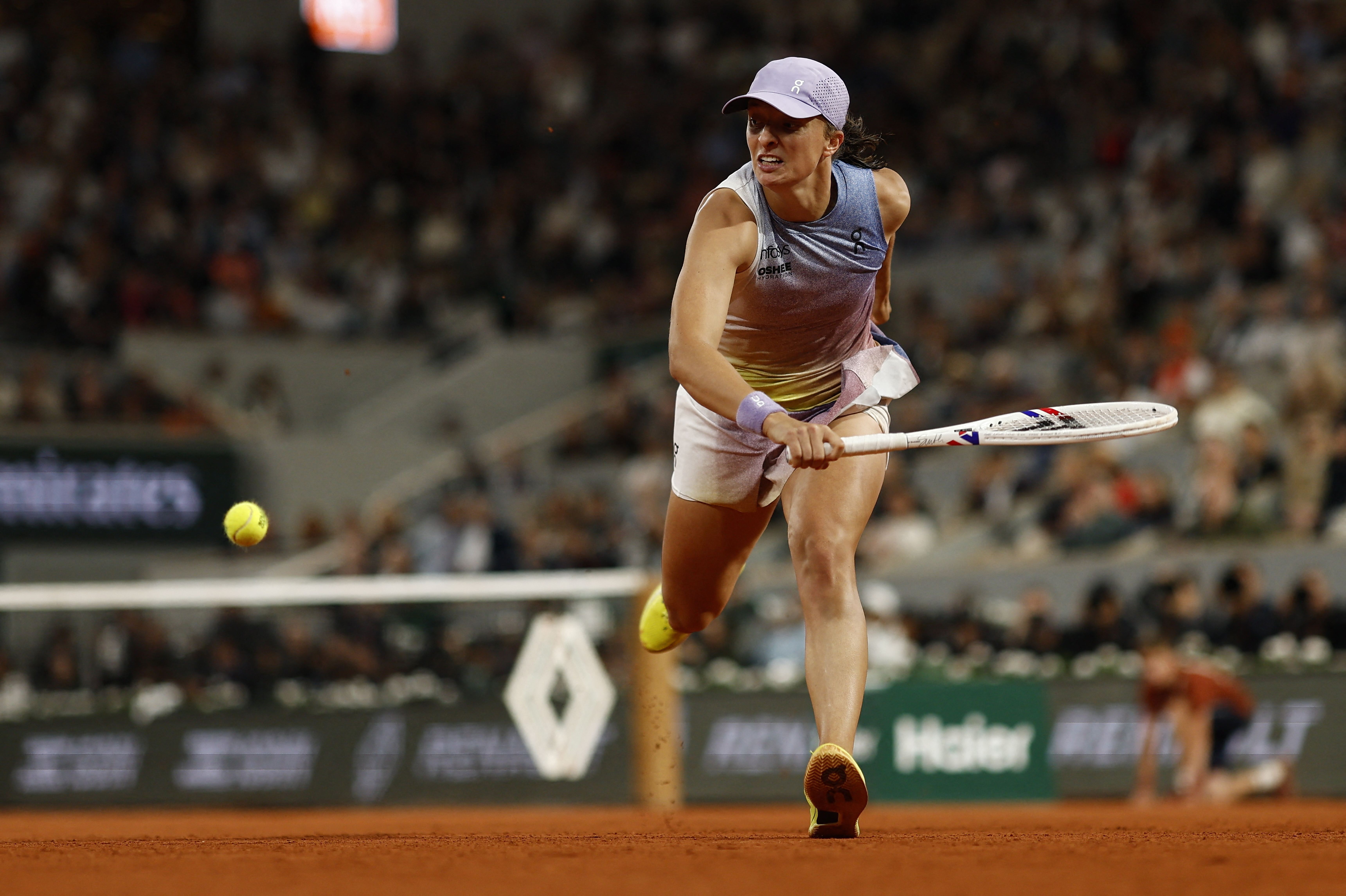 爱游戏官网-网球赛场上的一场场风暴，选手们为荣誉而战的简单介绍