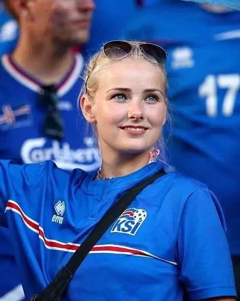 爱游戏入口-冰岛队失利后球迷愤怒抗议主裁判决定的简单介绍