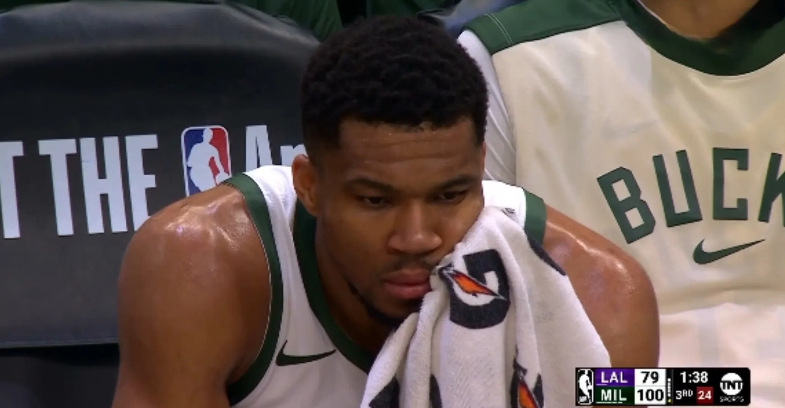 爱游戏官方入口-关于雄鹿主场击败湖人，字母哥36分的信息