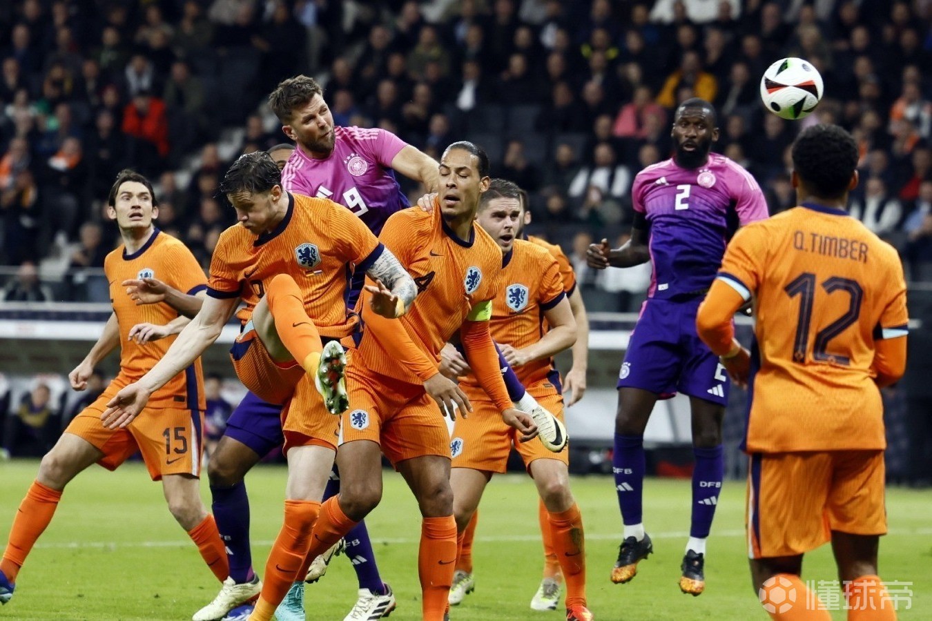 荷兰队惊险获胜，晋级希望重燃的简单介绍