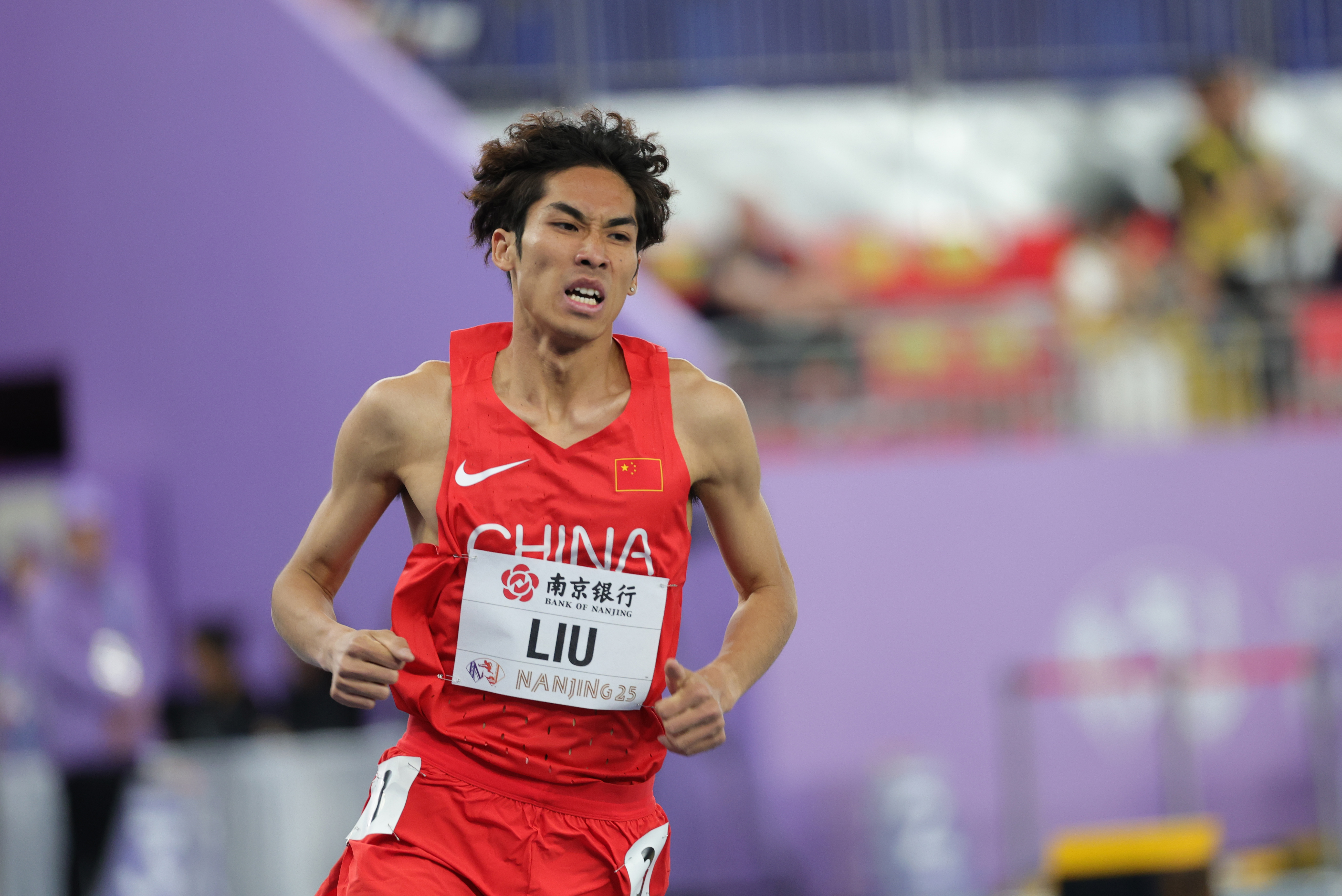 田径比赛中逆袭出现，这位选手实力迅猛的简单介绍