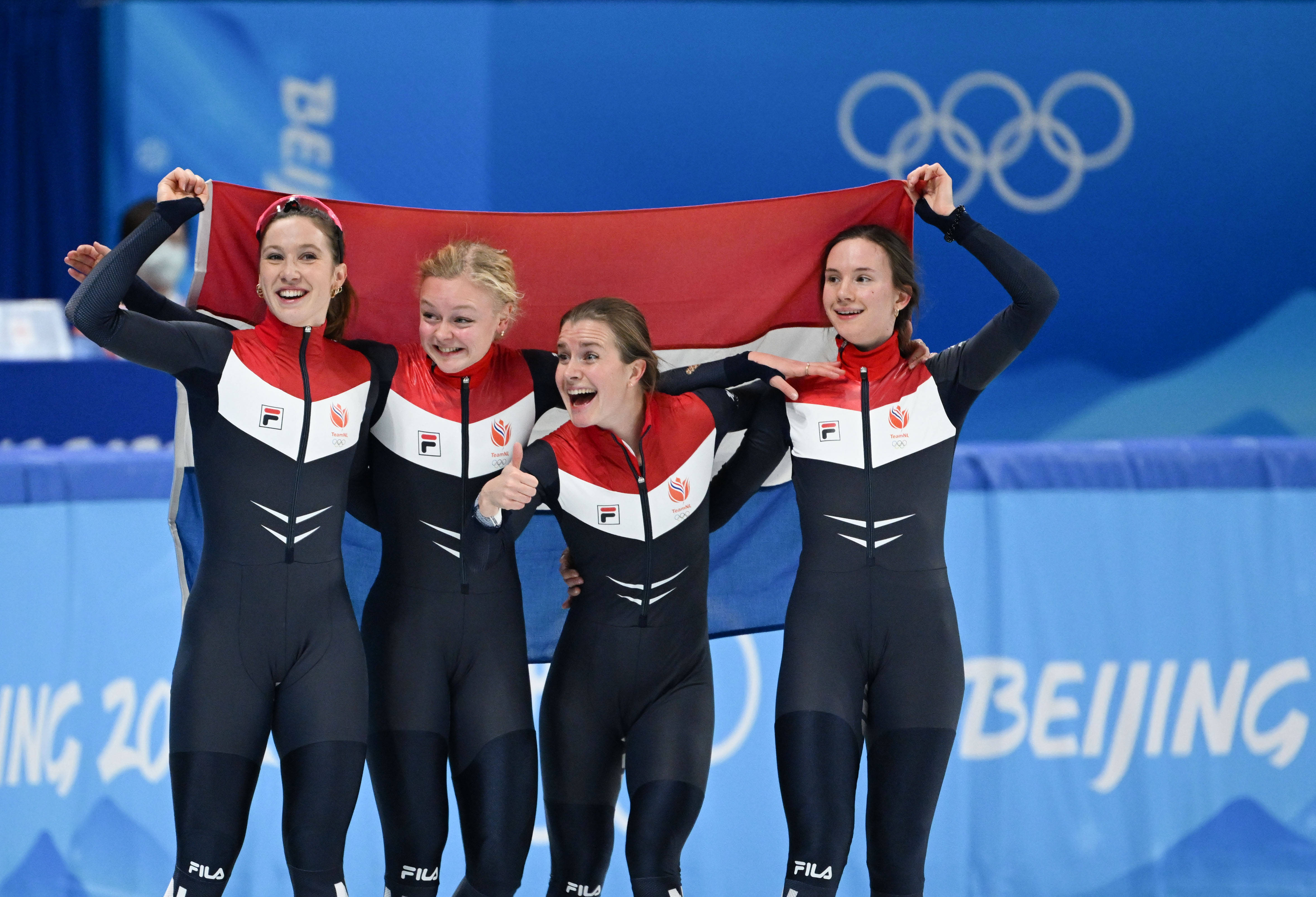 短道速滑比赛,荷兰队选手获得金牌 短道速滑比赛,荷兰队选手获得金牌